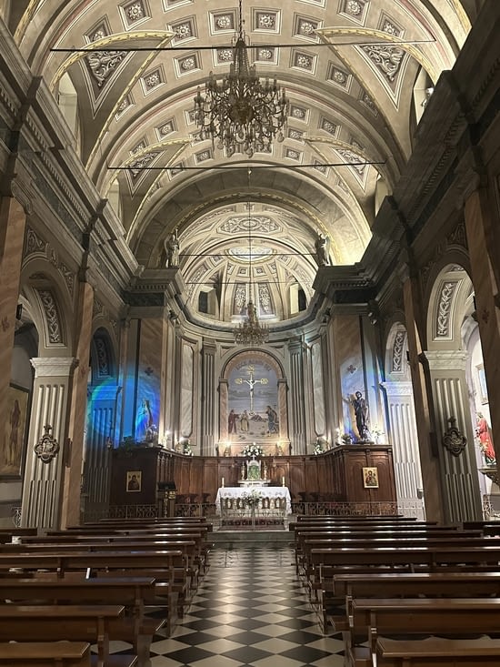 Eglise Saint Jean Baptiste (intérieur)