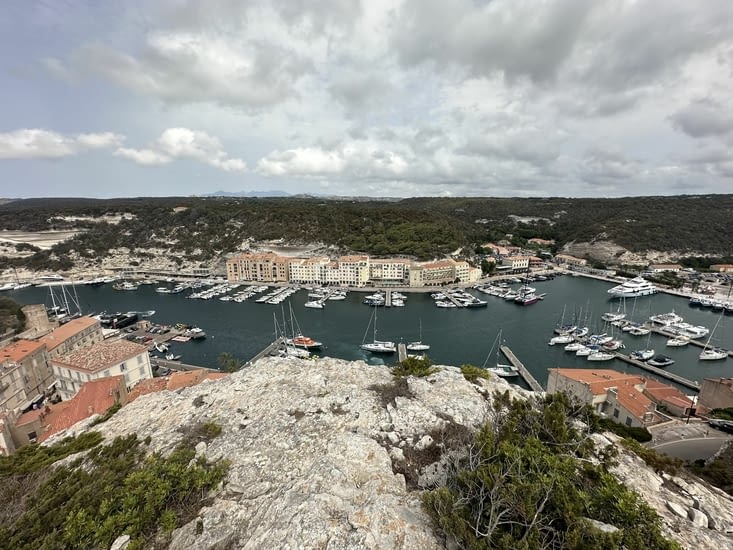 Vue du port de Bonifaccio depuis les bouches