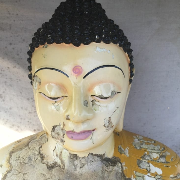 Impassible Bouddha, en méditation