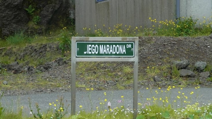 Diego Maradona s'est reconvertit officiellement en médecin à Klaksvik.