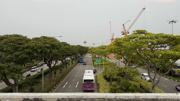 Changement de terminal ! Temps gris et moite.
