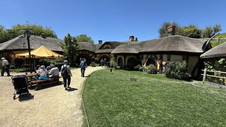 …Enfin, l’auberge …