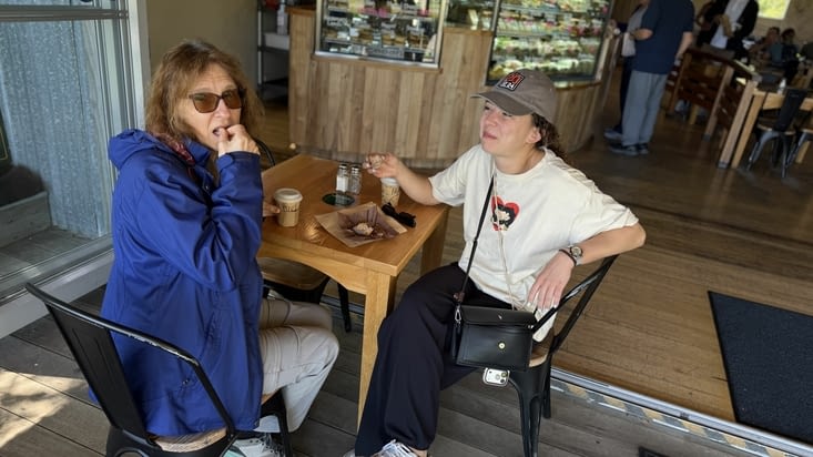 Un bon p’tit déjeuner avant d’arpenter la Comté…