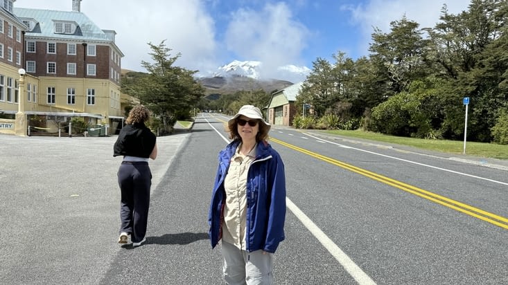 Le soleil pointe le bout de son nez et les sommets enneigés se dévoilent
