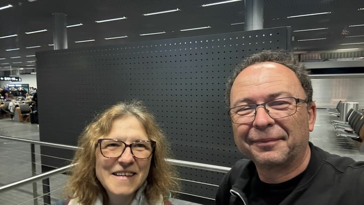 Après de nombreuses formalités et un coup de métro aérien pour changer de terminal ...