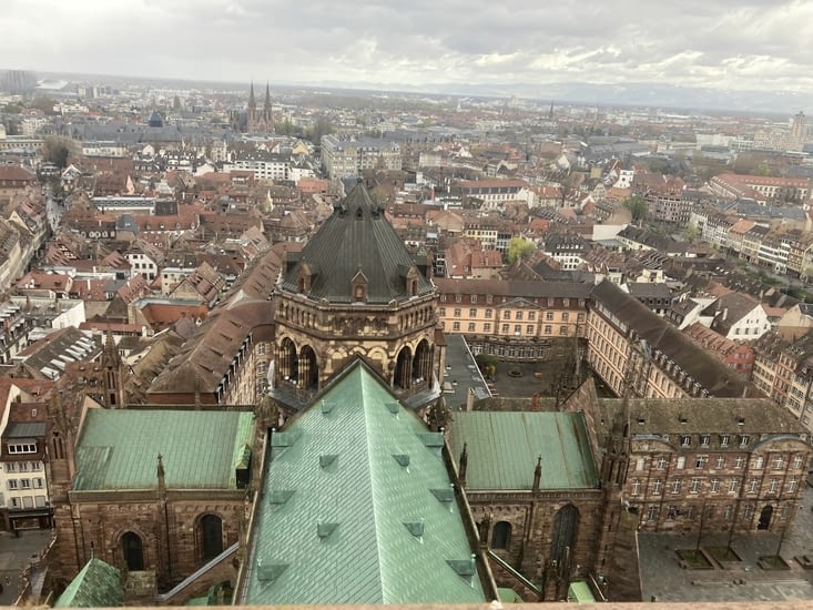 J’ai vu sur l’arrière de la cathédrale vers le nord