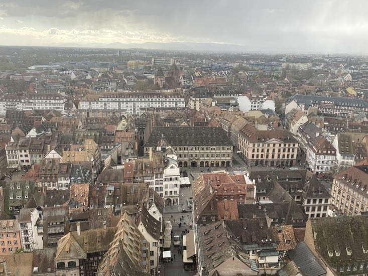 Vue sur le sud du centre historique et la place Gutenberg