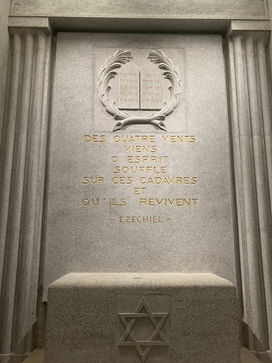 Partie de la crypte israélite