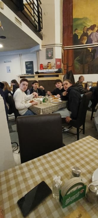 Nathan, Yvan, Grégory et Ulysse...à table !