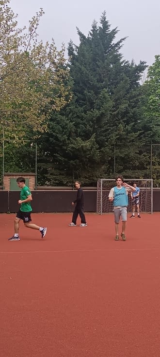 Large participation des garçons au match de foot