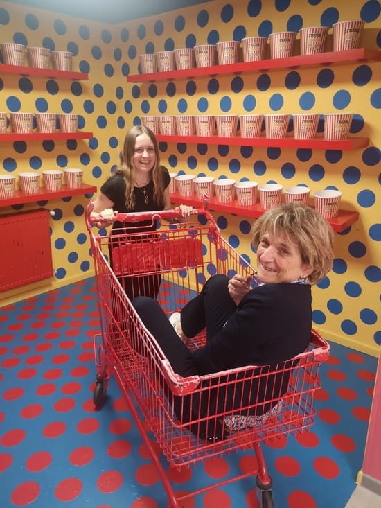 Noémie fait ses courses...