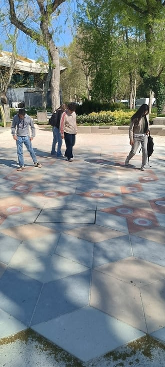 Je pose un pied au sol sur une dalle et voilà une note de musique !