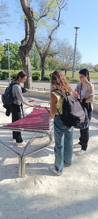 Parcours musical extérieur devant la Maison de la Musique