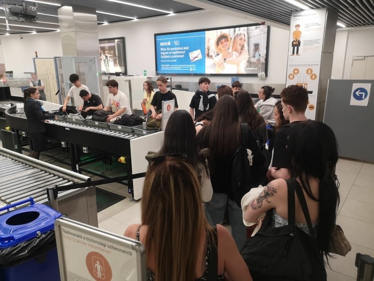 Passage au contrôle à l'aéroport