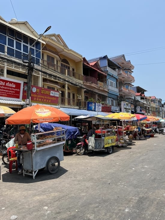 Kampot. Passage au marché avant de monter voir le Bouddha