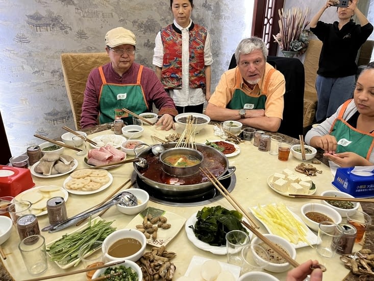 Hot pot traditionnel avec les tabliers