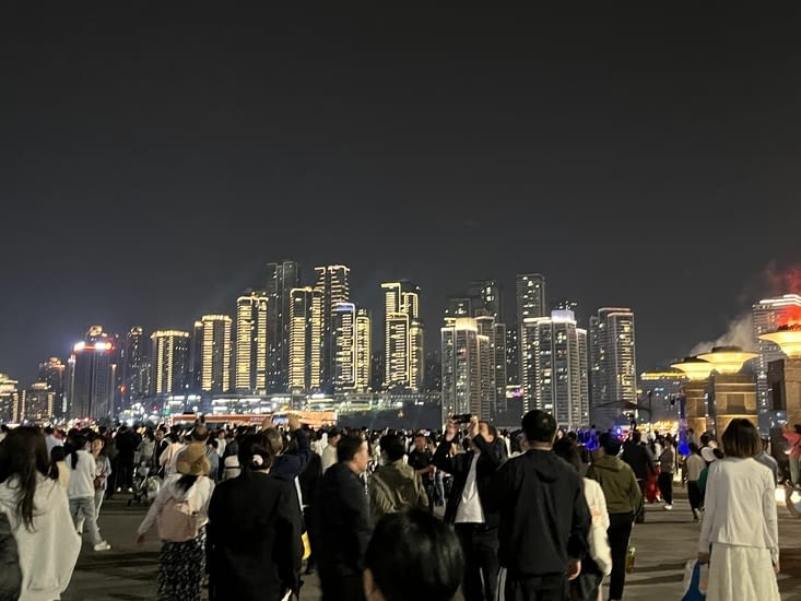Prêts pour regarder le spectacle de drones
