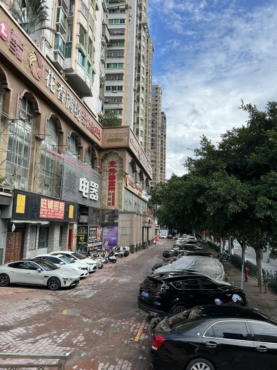 La rue où est l’hôtel