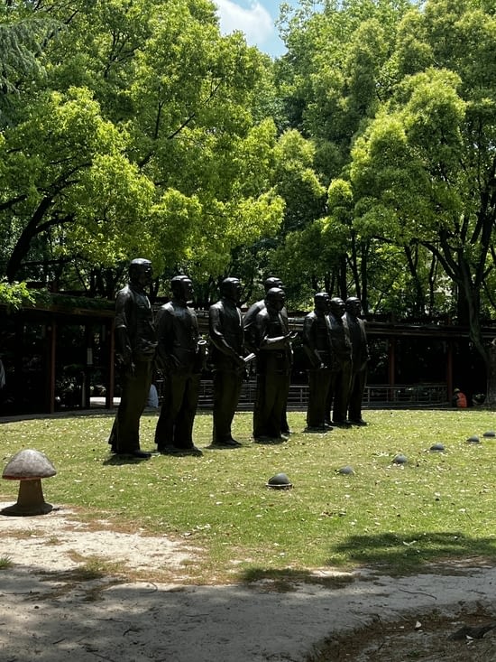 Sculptures de. Médecins ayant contribué à l’avancée de la médecine dans l’hôpital Longhua