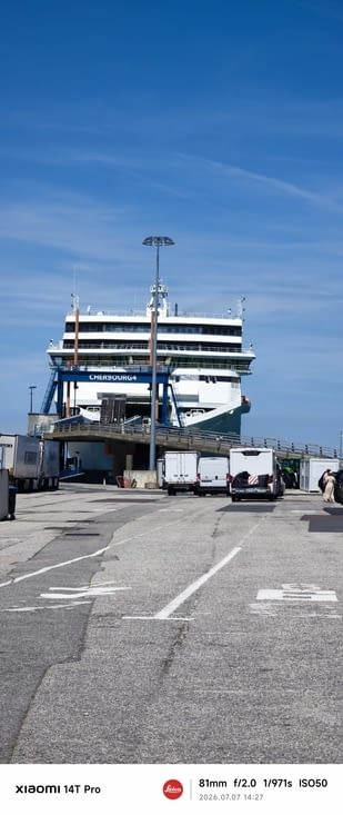 mon ferry, prêt à nous avaler pour direction Dublin
