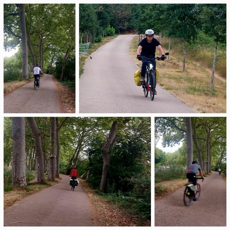 Des cyclistes.