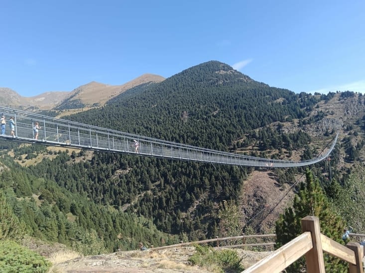 Le pont tibétain de Canillo, trajet de 600 mètres au-dessus de la vallée.