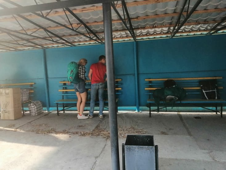 Arrivée au but il faut attendre dans un cabanon