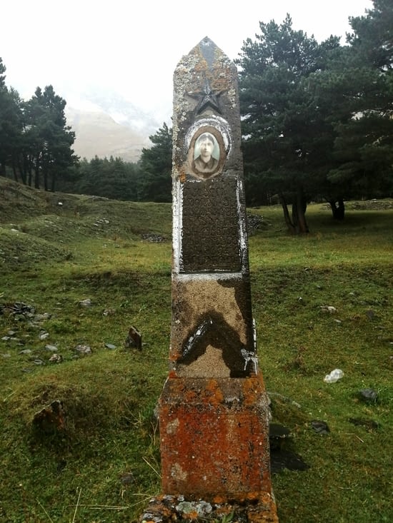 Un petit cimetière dans la foret