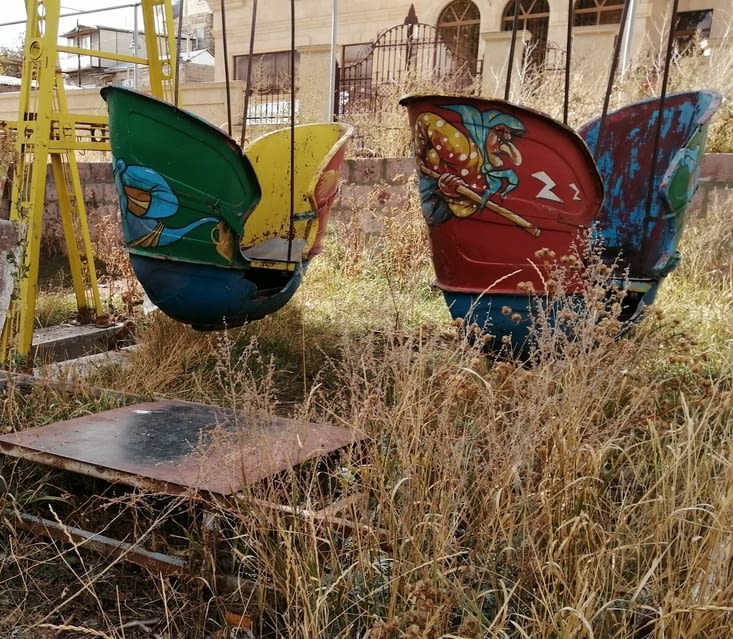 Un manège bon pour la benne