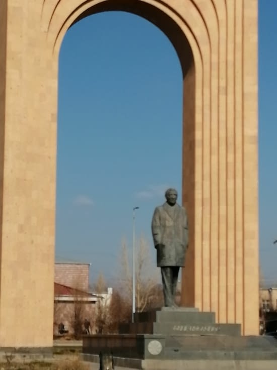 Au passage, j'ai salué Charles Aznavour de retour au pays.