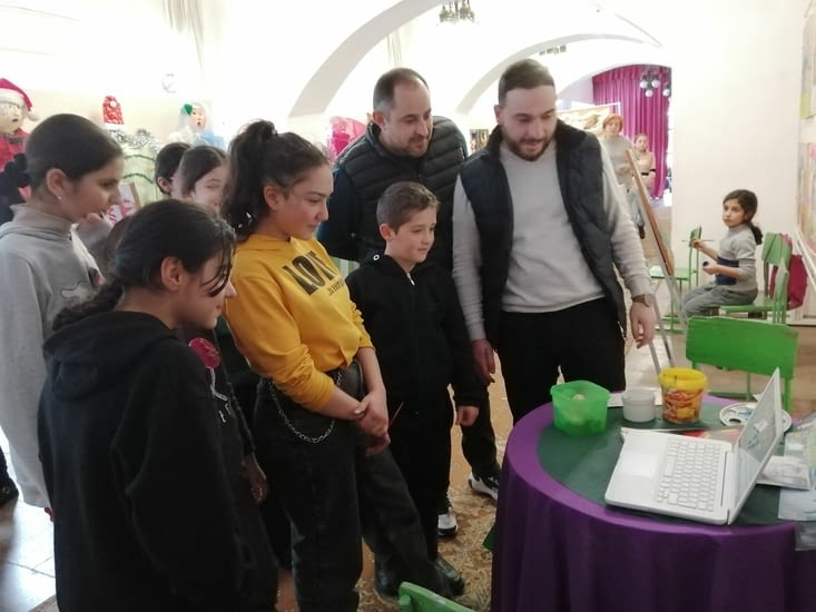 Je suis retournée à l'Academie des enfants