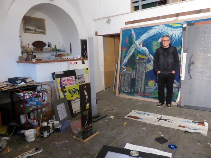 Dusan Todorovic, preparation d'une exposition d'art contemporain.