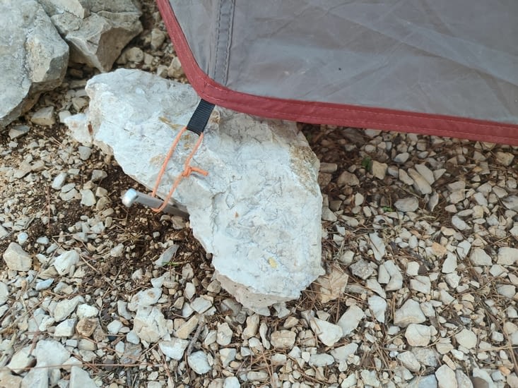 Planter une tente toute une affaire