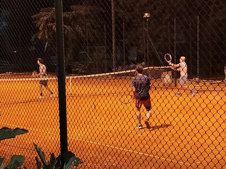 Entre le périph et la mer, de nombreux terrain de tennis