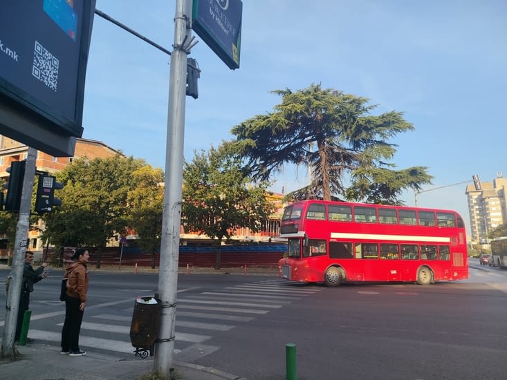 Les bus londoniens à Skopje