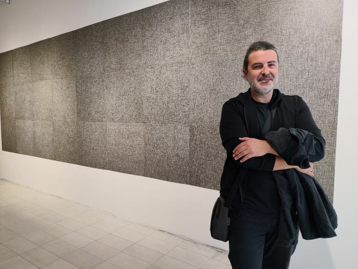 Vladimir, conservateur d'un Musée dont la gestion n'est pas facile.