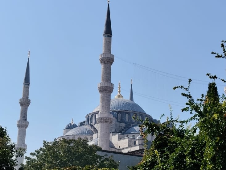 L'auberge est à 2 pas de la mosquée bleue et de St Sophie.