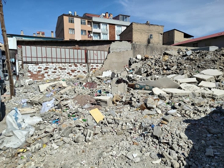 Construire, détruire, construire...