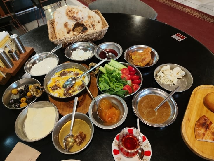 Toute une table pour moi toute seule