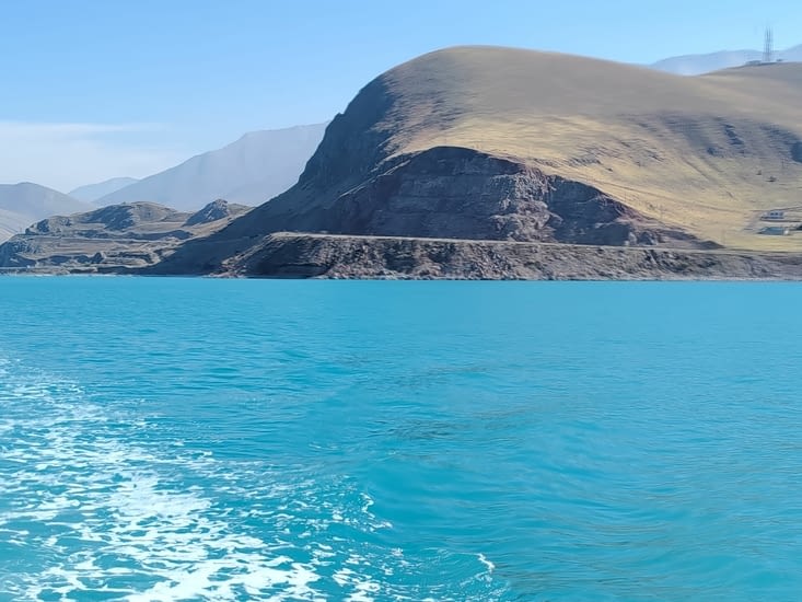 Nous avons quitté le port, côte a côte sur le petit banc.