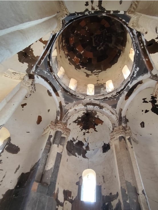 L'intérieur se dégrade doucement.