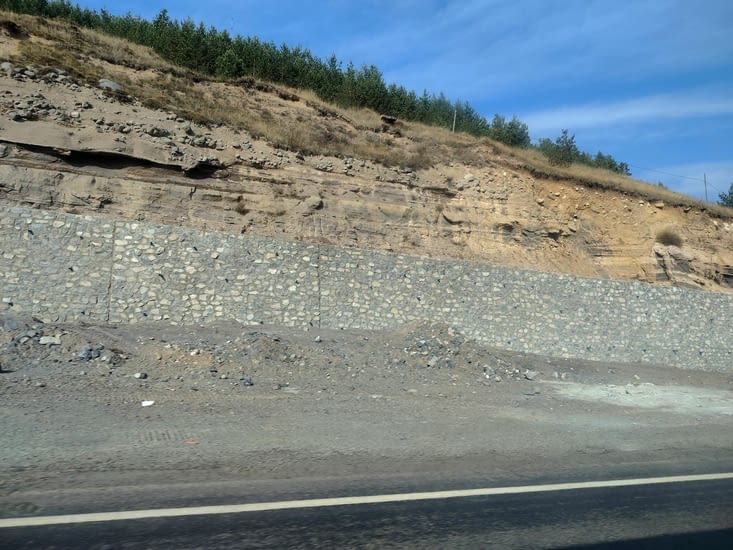 Une autoroute en construction