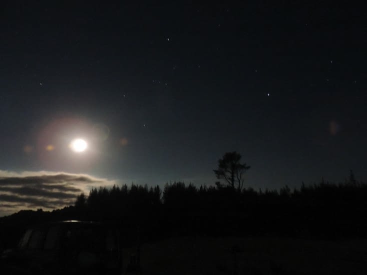 Une belle nuit de pleine lune à Pupu Rangi