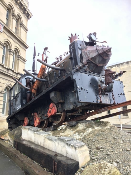 locomotive à l'entrée du musée