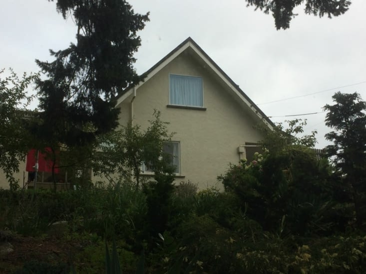 La maison vue depuis l'allée