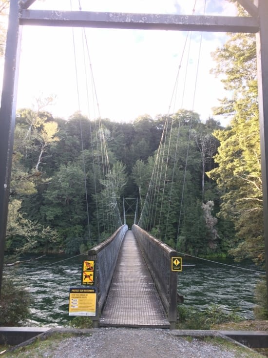 pont suspendu à Rainbow Reach