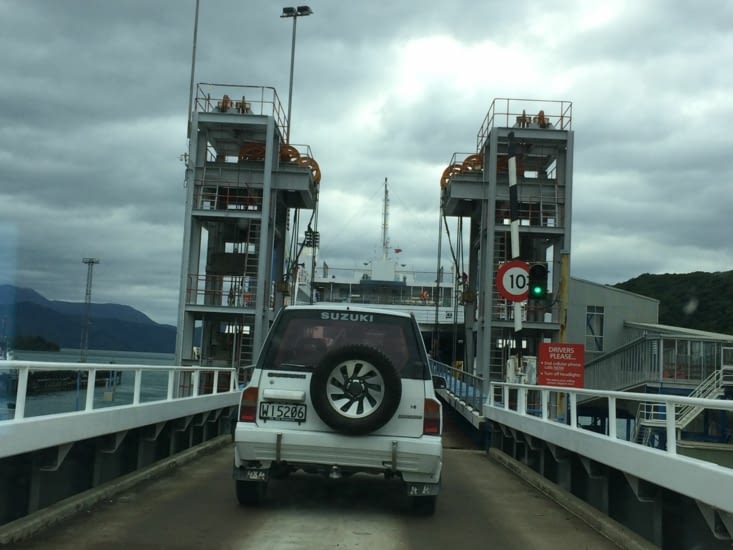 l'embarquement sur le ferry