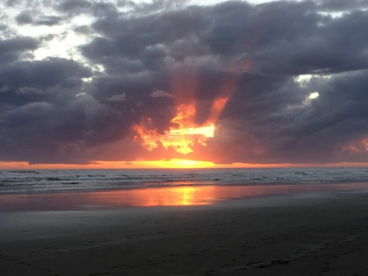 coucher de soleil extraodinaire sur muriwai beach