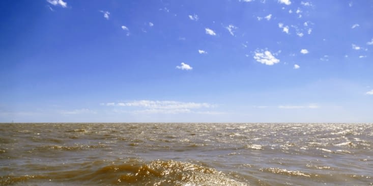 Le Rio de la playa est plat...et sale ! La couleur est en partie due aux sédiments