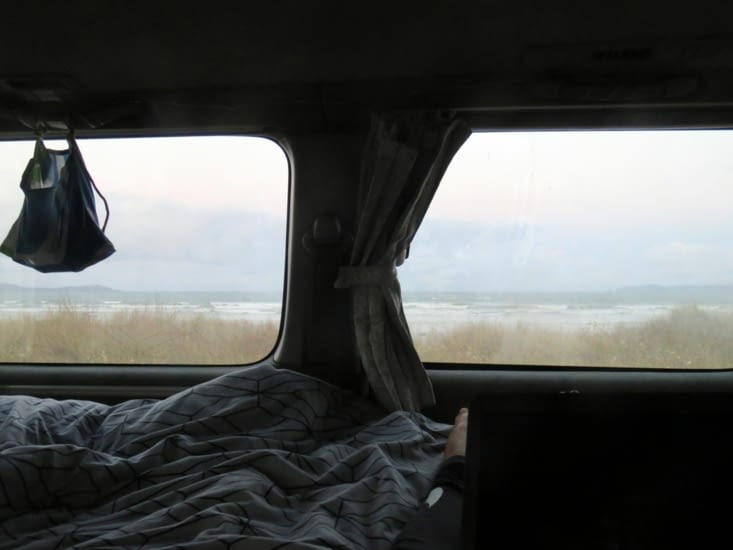 Dans le bruit des vagues